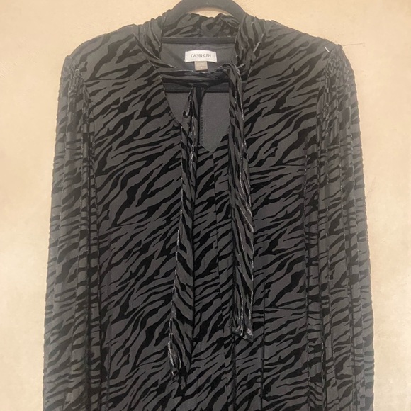 Calvin Klein women's 10 zebra print velvet burnout neck tie long sleeve midi EUC - Picture 4 of 7